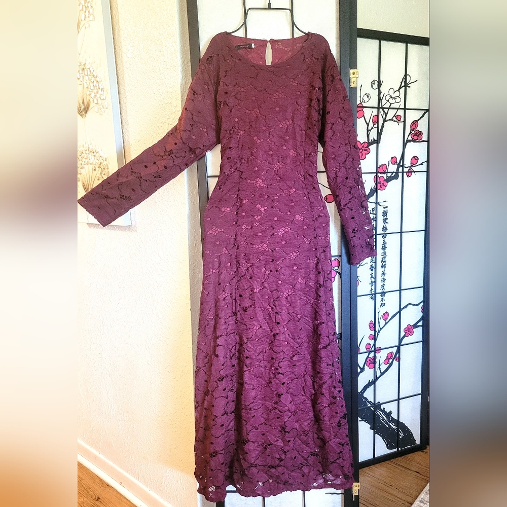(Ships Free!) Elegant Burgundy Lace Dress